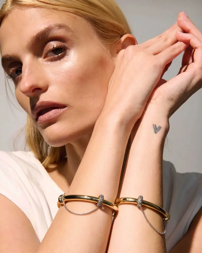 Shot_20_MollyBracelet_018_2000x.jpg.webp