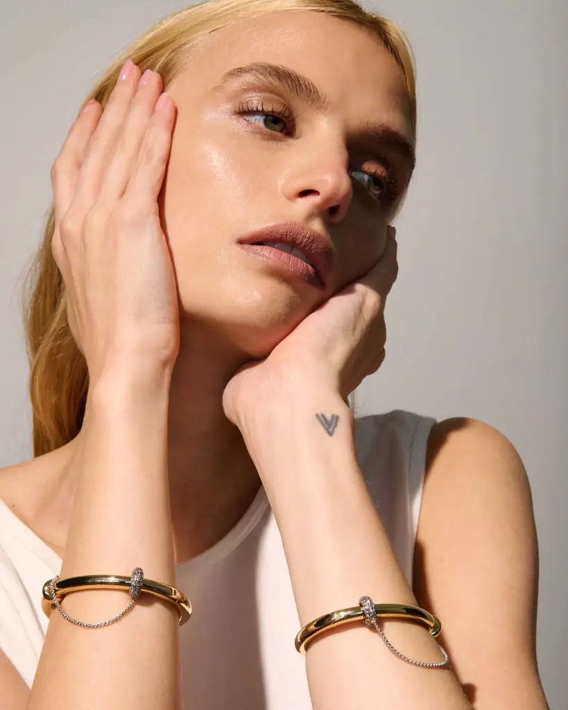 Shot_20_MollyBracelet_009_2000x.jpg.webp
